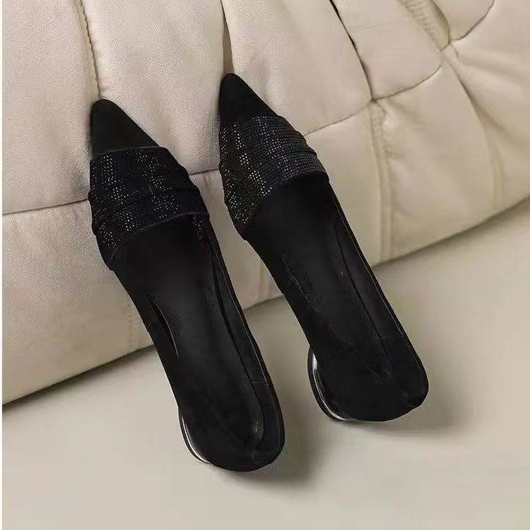 2026 primavera nuevos zapatos franceses superficiales de un solo estilo, temperamento de diamante francés, temperamento punzante, zapatos de tacón negro universal