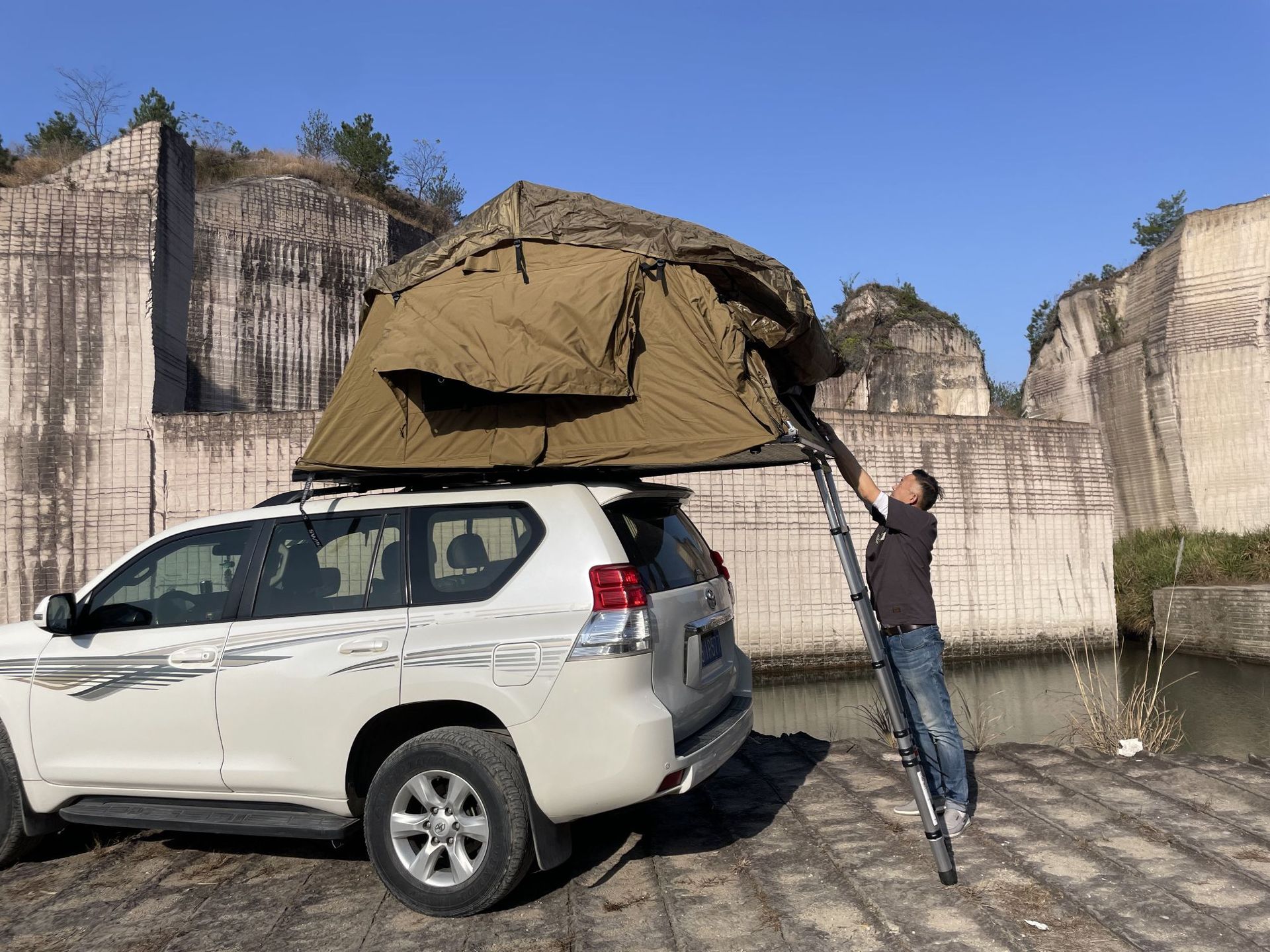 Leftover Foreign Trade Stock with Tags, Sold Out with No Restock, Outdoor Off-Road, Various Sizes, Long Car Roof Tent, Portable Car Tent