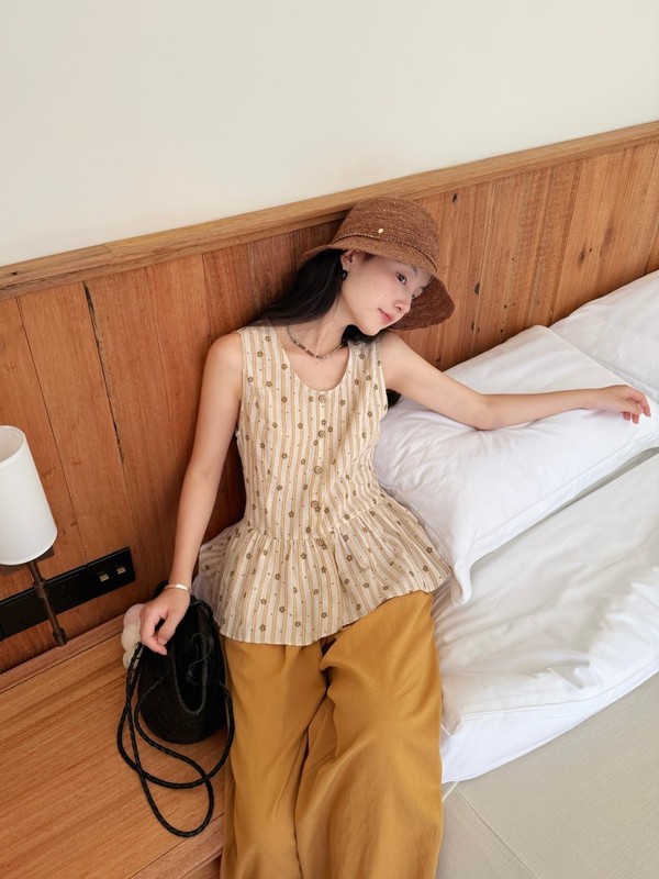 DIGM 甘くて新鮮なレトロ花柄ボタンフリルベスト 2025 春夏女性のための小さなシャツ A60529|undefined