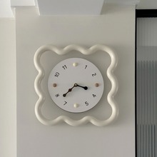 奶油风小饼干时钟奶白色挂钟静音时钟走秒钟客厅墙钟现代风钟表