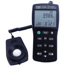 台湾泰仕TES1339R手持式照度计 TES-1339R专业亮度测量表 照度仪