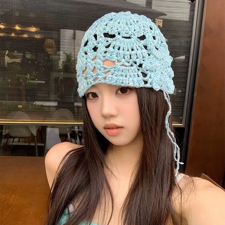 春夏の手編みの透かし彫りの帽子の女性のフックの花の民族の風のフリンジストラップカバーのニットの帽子