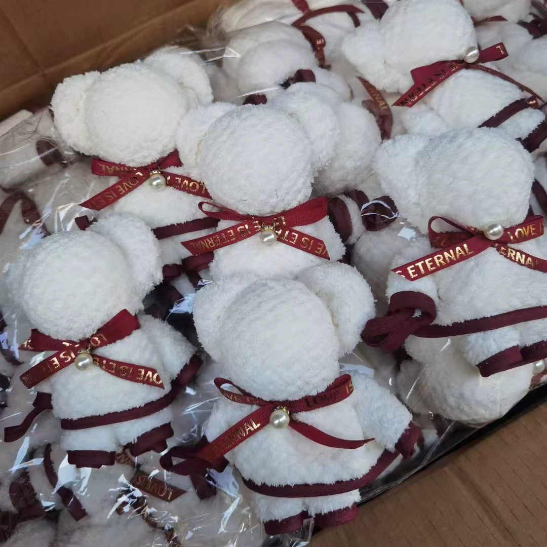 Коралловое бархатное полотенце медвежонок с подарками для рук