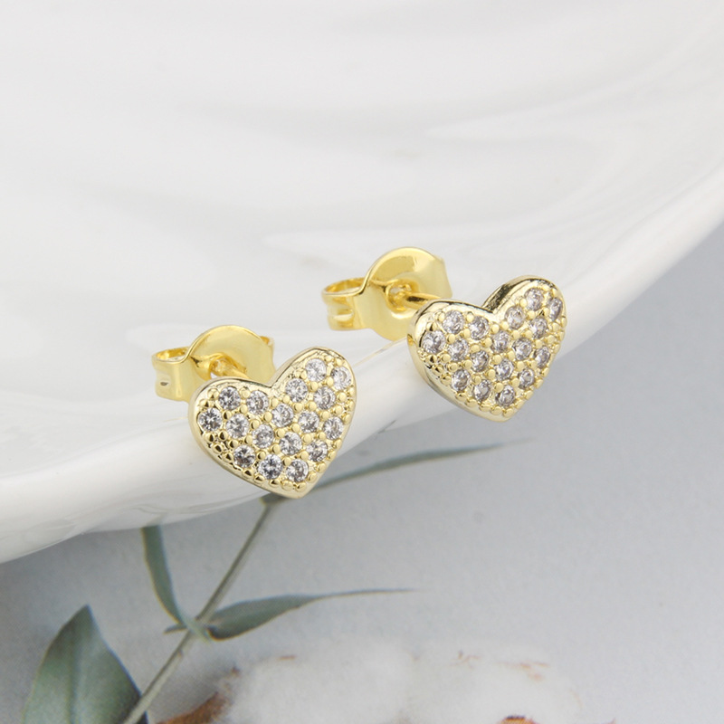 Female Zirconium Heart-shaped Copper Gold-plated Love Earrings display picture 5