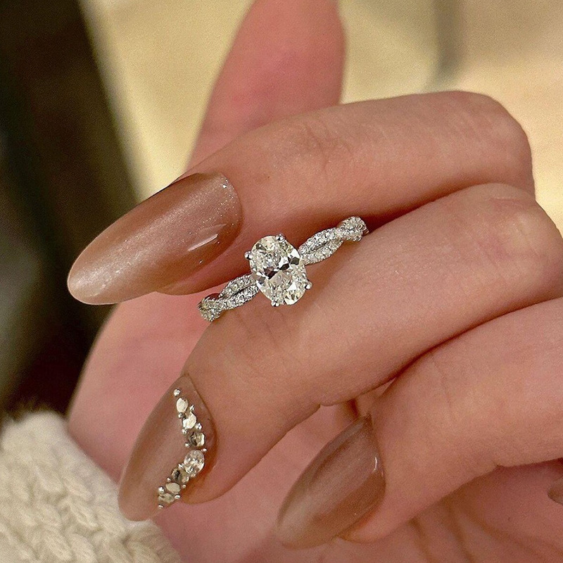 Anello aperto da donna con zircone rotante e taglio a fiore_voghion.com