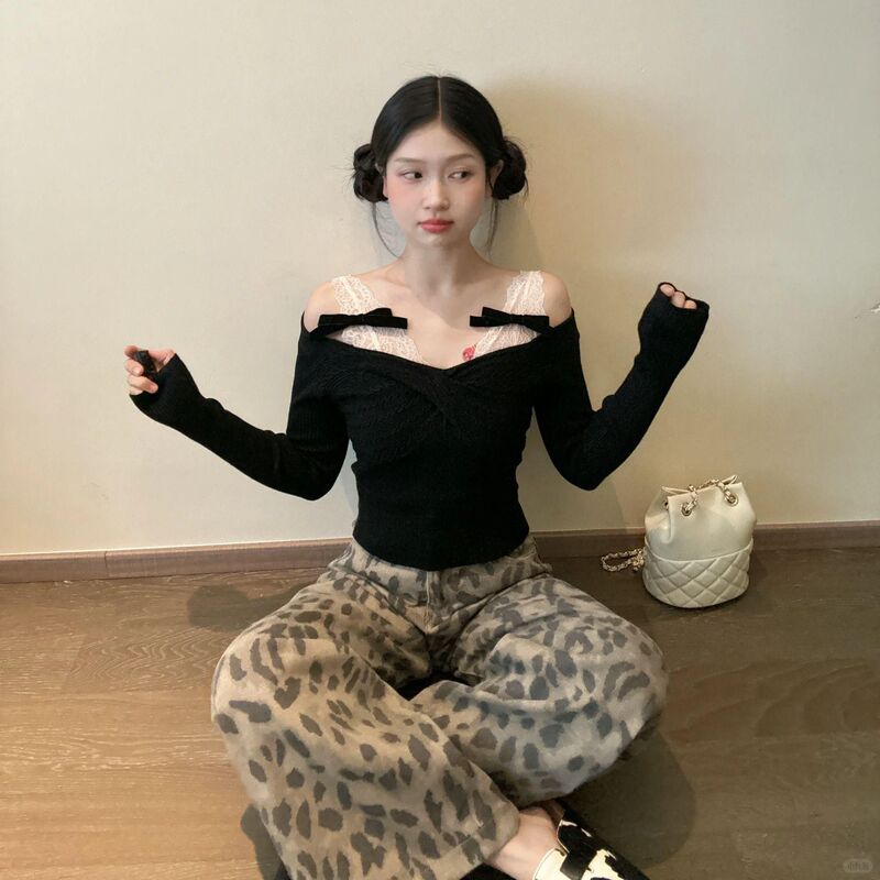 French High-End One-Shoulder Exposed Collarbone Long-Sleeved T-Shirt for Women in Autumn and Winter Fashion Fake Two-Piece Splicing Bottoming Shirt Top