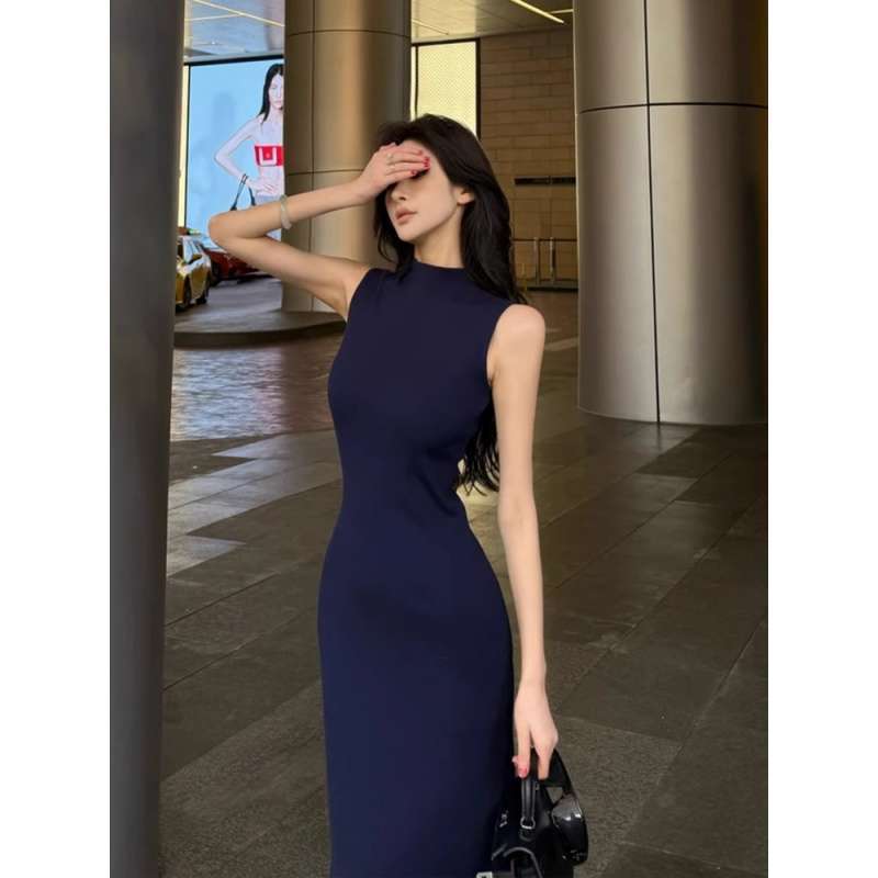Early autumn Korean-style elegant lady Hong Kong retro half-high collar sweater knitted vest paired with a long dress as a base layer Early autumn Korean-style elegant lady Hong Kong retro half-high collar sweater knitted vest paired with a long dress as a base layer