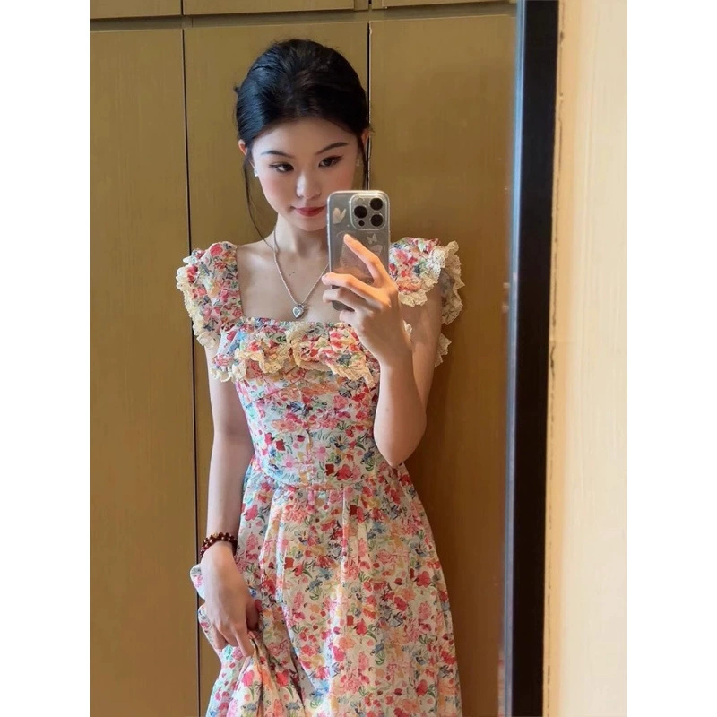 Платье в стиле отдыха на море, летний французский стиль, нежный и шикарный, маленькие летящие рукава, платье феи с цветочным принтом, утягивающее талию.