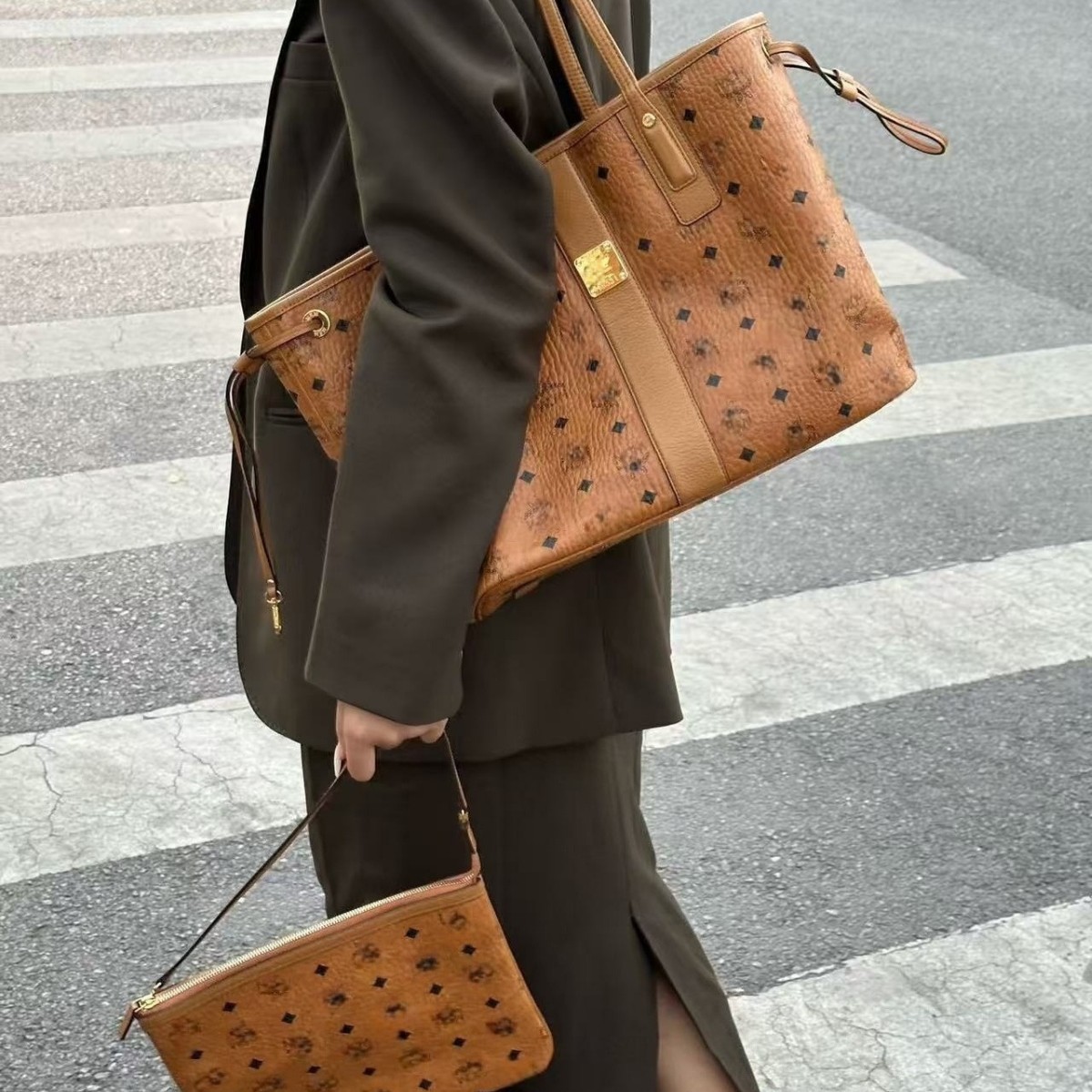 2025 New Model Mc Mother-Daughter Tote Bag Large Capacity Fashionable Shopping Bag Printed Versatile Handbag Shoulder Commuter Bag for Women