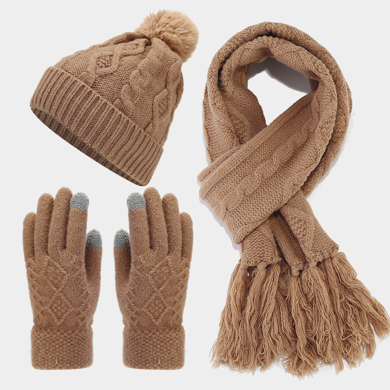 Moda europea y americana nuevo giro con borla forrada de lana sombrero cálido bufanda guantes de tres piezas conjunto de otoño e invierno traje cálido
