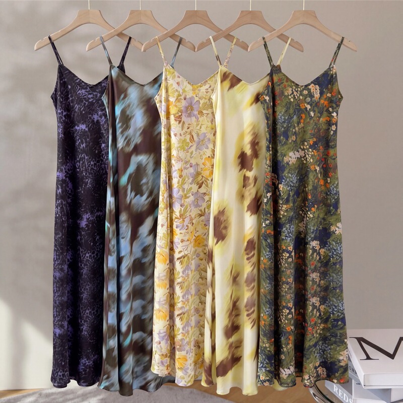 French-Style Artistic Oil Painting Print Spaghetti Strap Dress for Women, Summer Vacation Style, Stunning V-Neck Slimming Elegant Long Dress