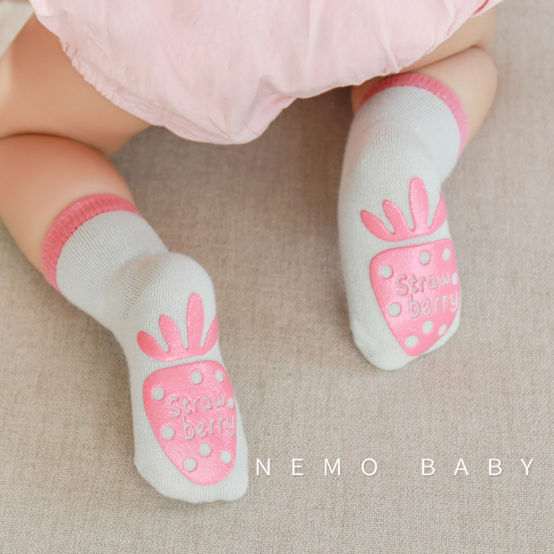 21 nuevos calcetines de piso de otoño e invierno para niños dispensadores de frutas para niños calcetines de bebé de algodón peinado Calcetines antideslizantes para bebés