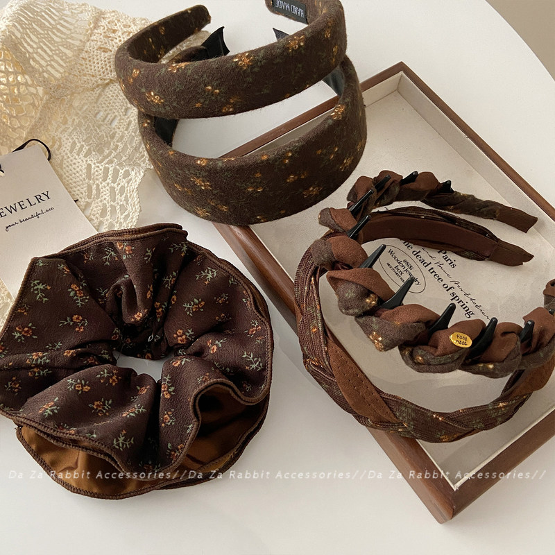 Korean-Style Autumn and Winter Atmosphere Gold Label Woven Hairband for Women 2026 New Model for Daily Wear, Face Washing, and Versatile Hair Accessory