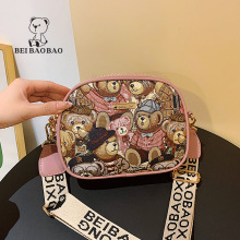 北包包撞色宽肩带刺绣欧美卡通小熊单肩斜挎小方包包女2024新款潮