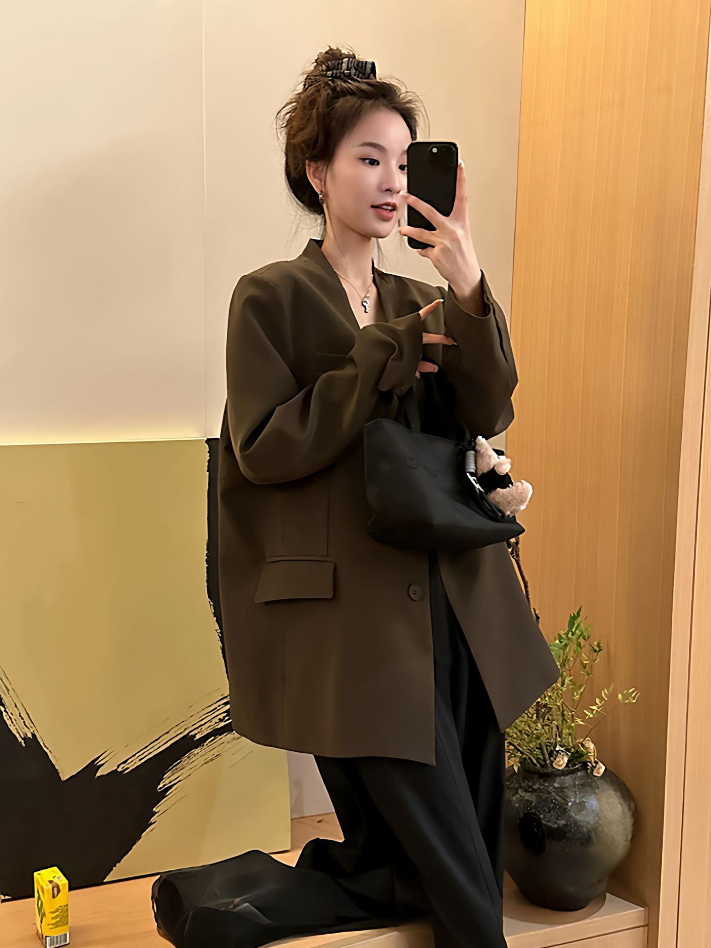Minimalist High-end V-neck Women's Designer Blazer Lightweight Coat_voghion.com