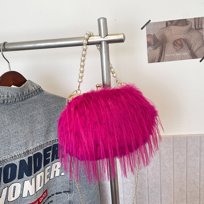 Women's Exquisite furry plush bag messenger bag autumn and winter plush bag pearl chain handbag_voghion.com