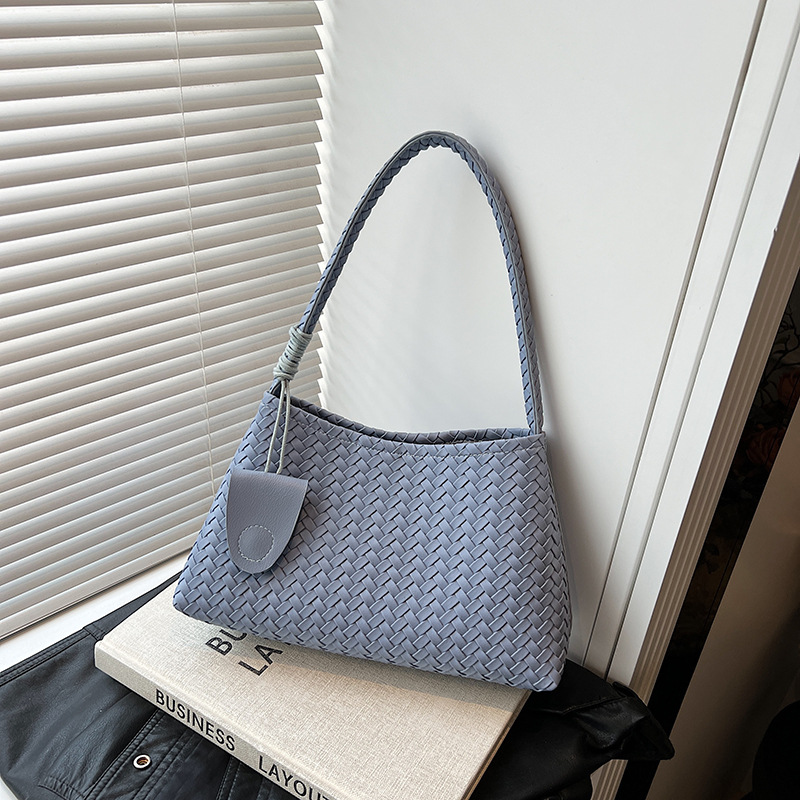 2025 New French Niche Elegant Handbag Luxury Fashion Woven Bag Minimalist Single Shoulder Underarm Baguette Bag - Thumbnail 7