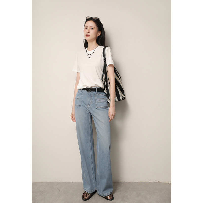 Lightweight, loose-fitting, high-stretch, straight-leg, washed blue, slightly flared, slimming women's jeans for summer, with a drapey, wrinkle-resistant design Lightweight, loose-fitting, high-stretch, straight-leg, washed blue, slightly flared, slimming women's jeans for summer, with a drapey, wrinkle-resistant design