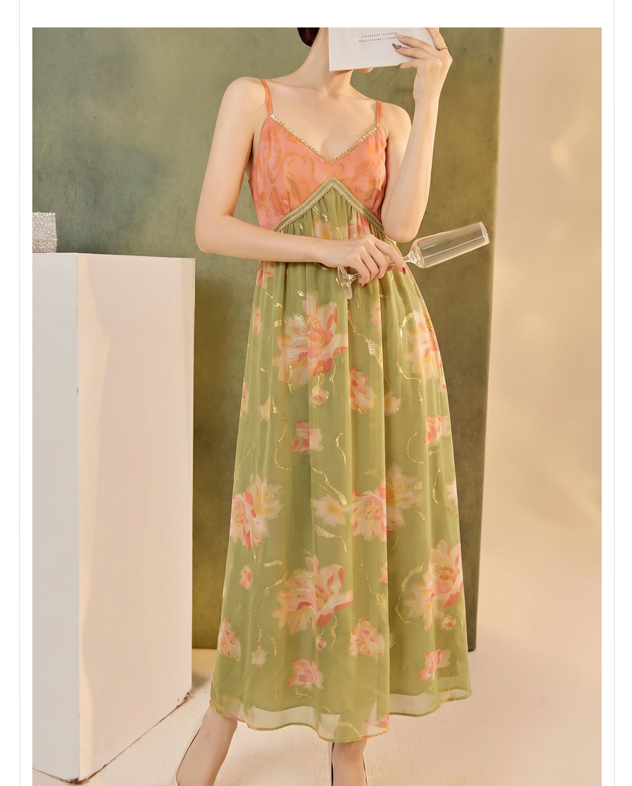 Đầm maxi lụa hoa vàng cổ chữ V kèm thắt lưng — Xanh da trờicolor chi tiết 13