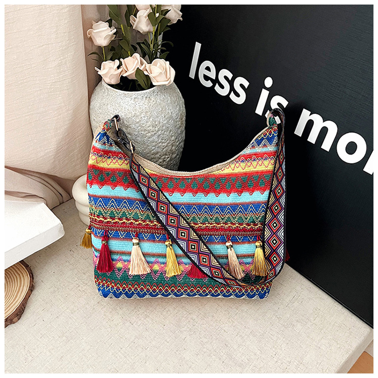 Large-capacity tote bag 2025 Summer new style trendy, simple and casual women's single-shoulder bag, artistic Chinese-style tassel bag undefined