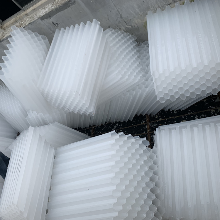 供应六角蜂窝斜管 生物沉淀池污水处理用斜板填料 孔径聚丙烯
