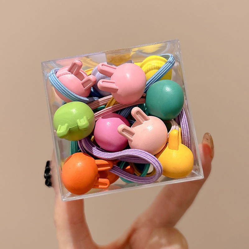 4 ¿ 10 cabezas de conejo de colores.