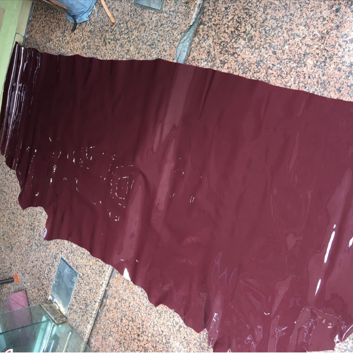 头层牛漆皮 镜面皮 头层牛皮 皮革皮料 牛皮面料 酒红色 棕红色