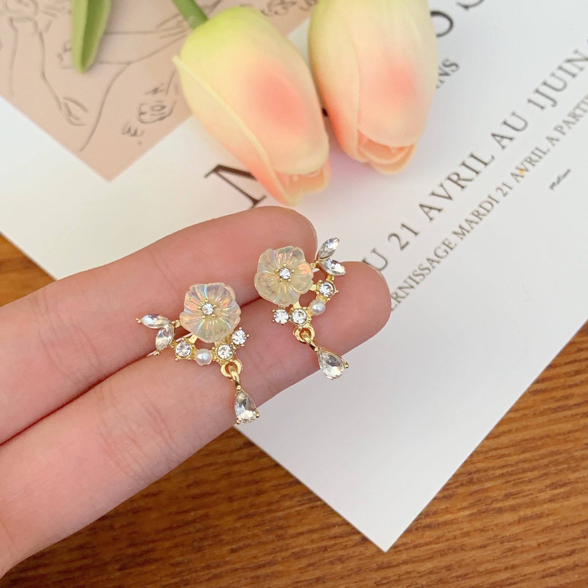 1 Pair Sweet Fruit Flower Plating Inlay Alloy Artificial Pearls Zircon Earrings display picture 3