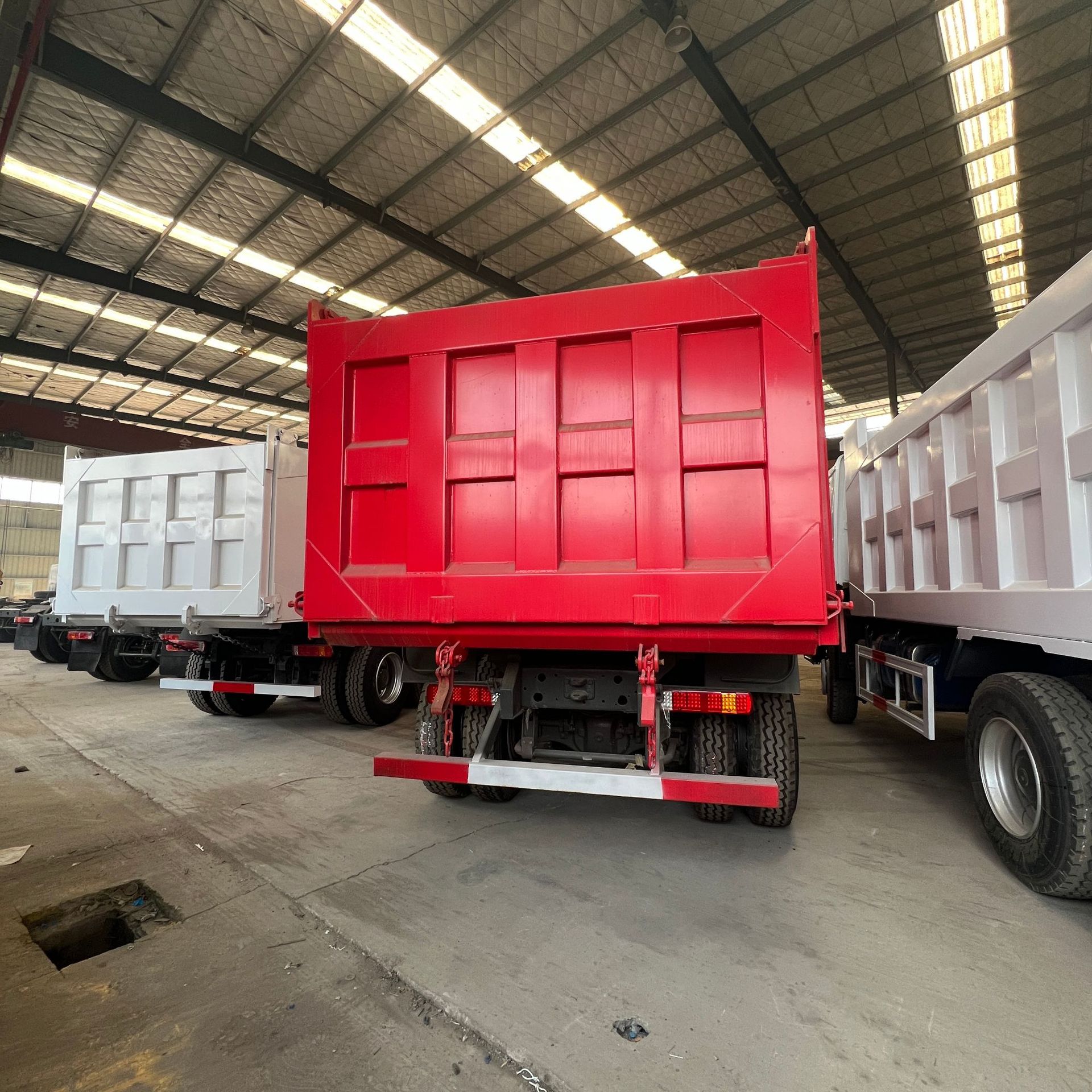 Cross-Border Sales of Howo Dump Trucks, 371 Horsepower China Heavy Duty Automobiles (Sinotruk) Howo Engineering Dump Trucks