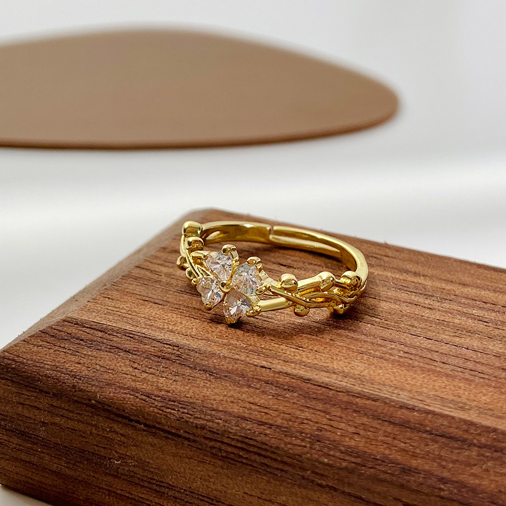 Fashion retro micro-encrusted zircon four-leaf clover copper ring