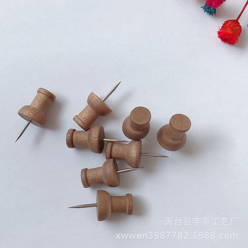 Traje de pasador de registro de madera original de madera en forma de I pasador de clavo tachuela tablero de corcho Foto de la pared