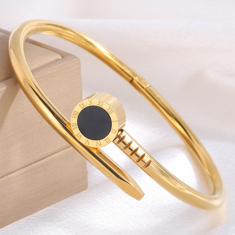 Comercio exterior celebridad de Internet el mismo estilo pulsera de clavo de acero de titanio pulsera abierta de acero inoxidable no se desvanece fabricantes de joyas de mujer al por mayor