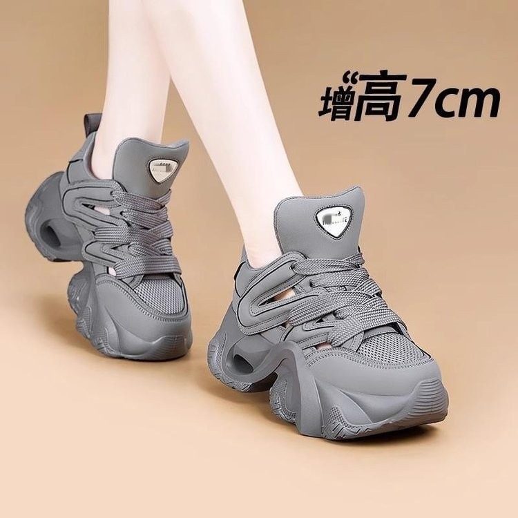 Pequeñas sandalias deportivas de suela gruesa para mujeres, zapatos huecos de verano 2026 nuevos zapatos de muffin cómodos