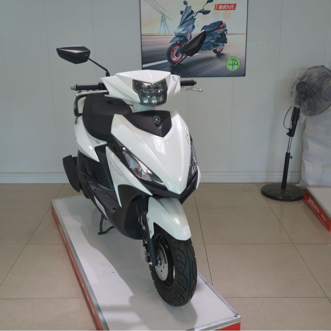 Fábrica de exportación para scooter de gasolina 150CC motocicleta de combustible de dos ruedas asistido scooter adulto