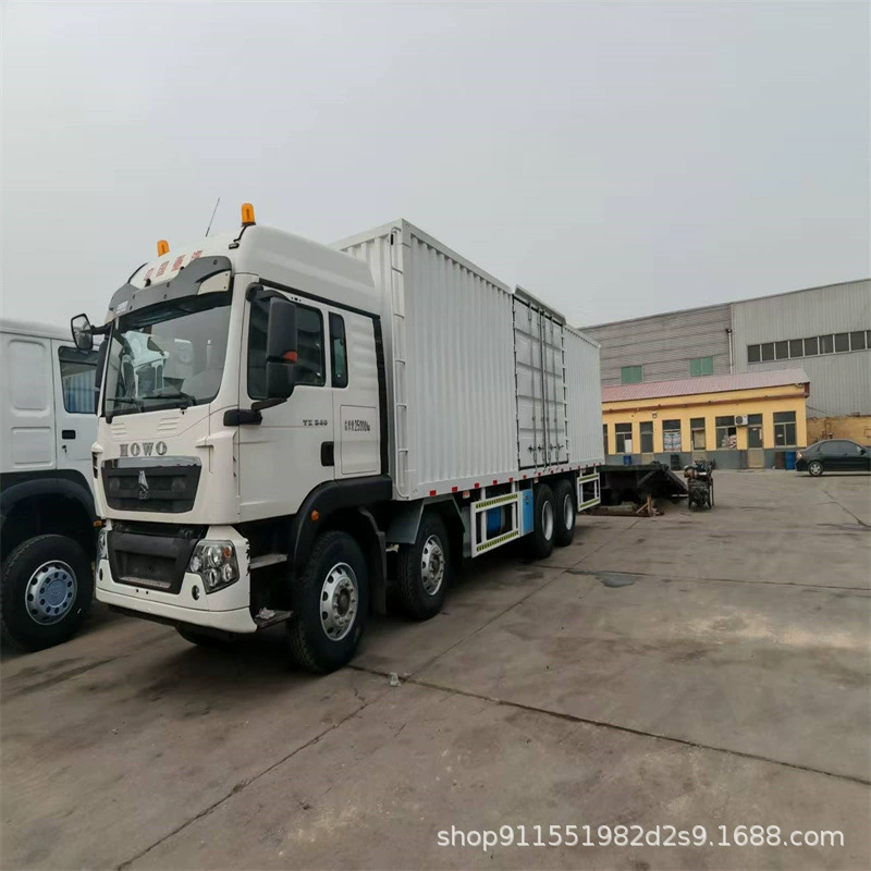 Продается б/у самосвал Howo с передними четырьмя и задними восемью контейнерами для логистики и транспортировки контейнеров.