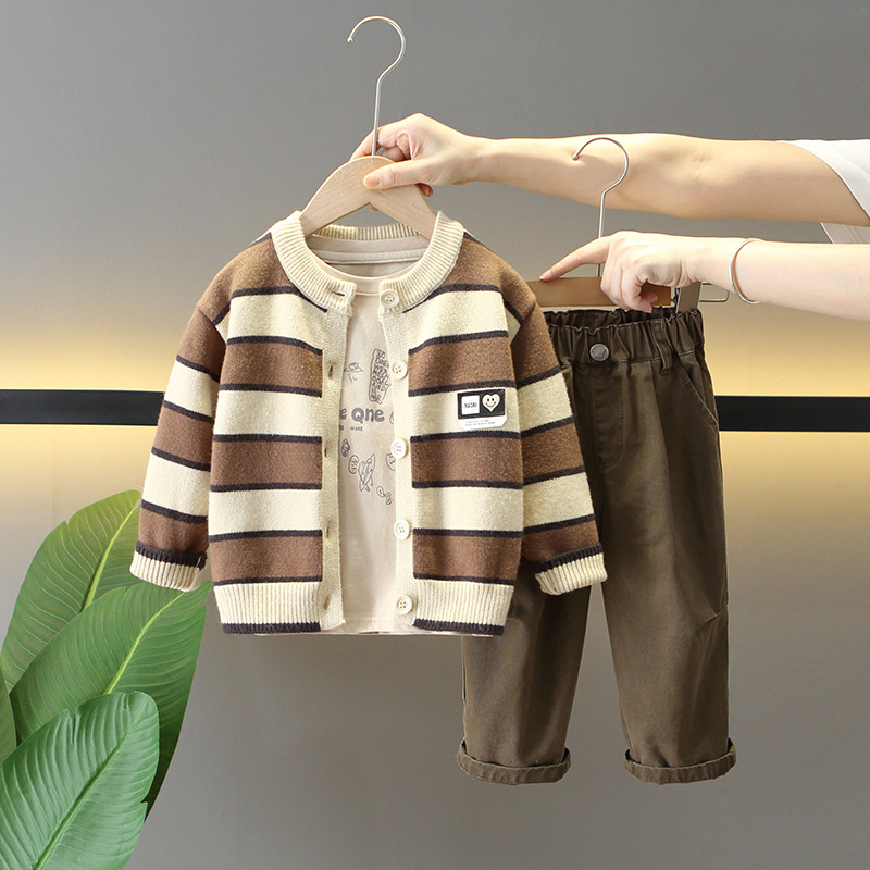 6153 Traje de otoño para niños 2025 Nuevo bebé Primavera y otoño Chaqueta de suéter de estilo occidental de estilo coreano de tres piezas para niños