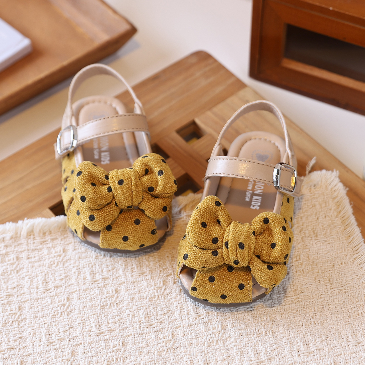Niñas sandalias de moda versátiles de verano 2026 nuevos zapatos de princesa de estilo francés hueco zapatos casuales image 8