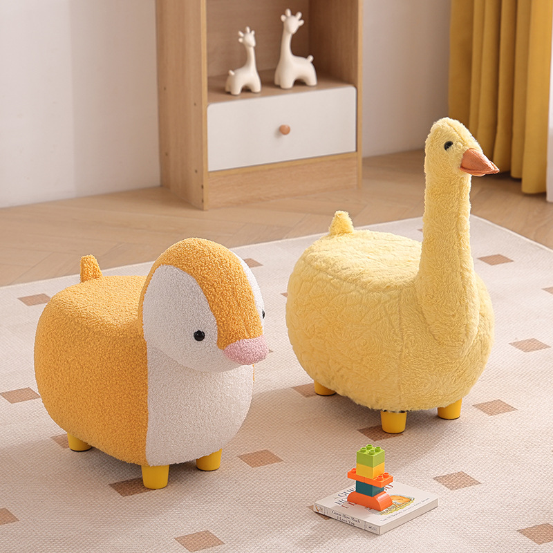 Children's Small Stool for Home Use in the Living Room with Swivel Wheels, Trendy Low Stool for Changing Shoes, Cute Cartoon Animal Sitting Stool, Small Bench
