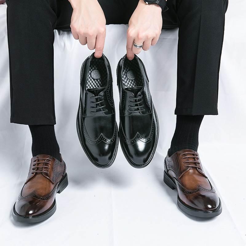 Zapatos de hombre grandes zapatos de cuero transfronterizos de moda de negocios zapatos formales británicos bloque tallado tendencia de punta novio zapatos de moda