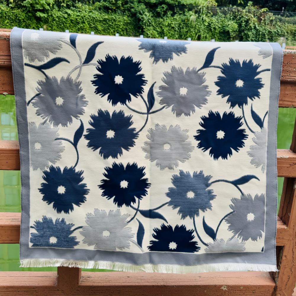 작은 데이지-블루 라이스