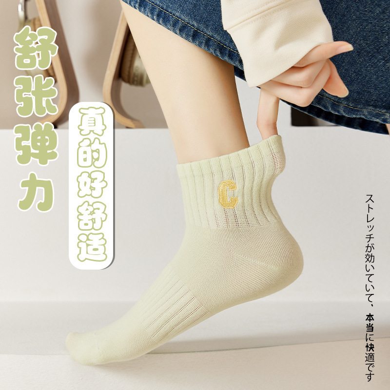 Calcetines de mujer para primavera y otoño con diseño de letras, calcetines cortos de moda para mujer, resistentes a los olores, calcetines deportivos de color sólido para verano, estilo corto informal y versátil.