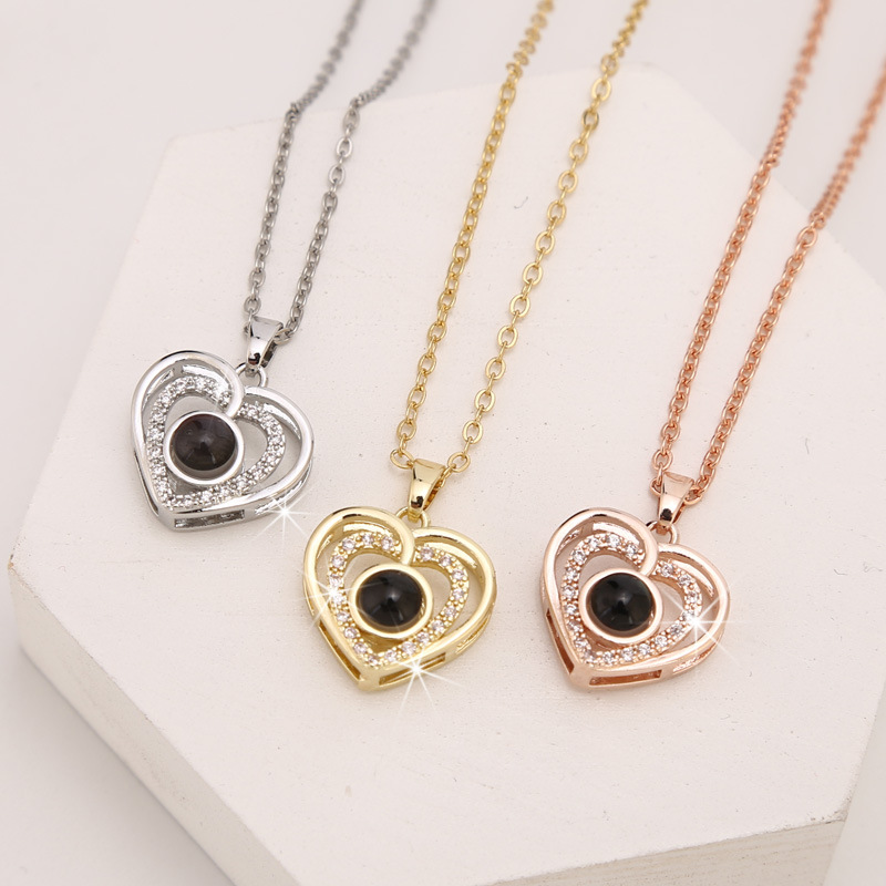 Collier mémoire d'amour projection 100 langues pour couple_voghion.com