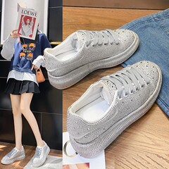 ヨーロッパ駅2025大サイズの新商品はドリルのビスケットの厚い底の運動のカジュアルシューズのネットの皮の女性の靴のファッション靴です。