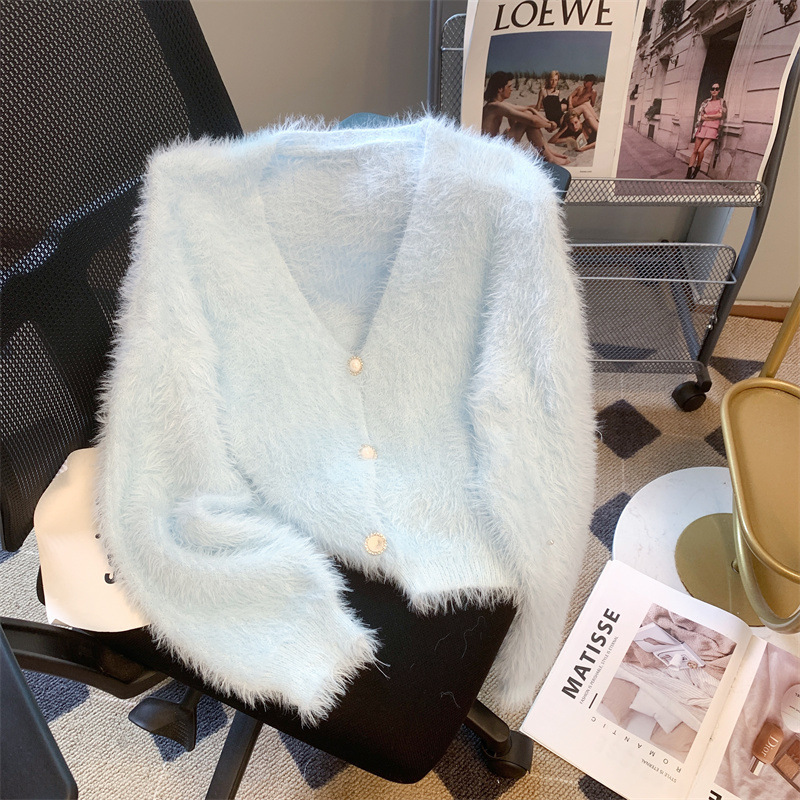 Korean Style Pearl Button V-Neck Versatile Mink Velvet Knitted Cardigan Autumn and Winter New Style Lazy Style Loose Sweater Women's Jacket Korean Style Pearl Button V-Neck Versatile Mink Velvet Knitted Cardigan Autumn and Winter New Style Lazy Style Loose Sweater Women's Jacket