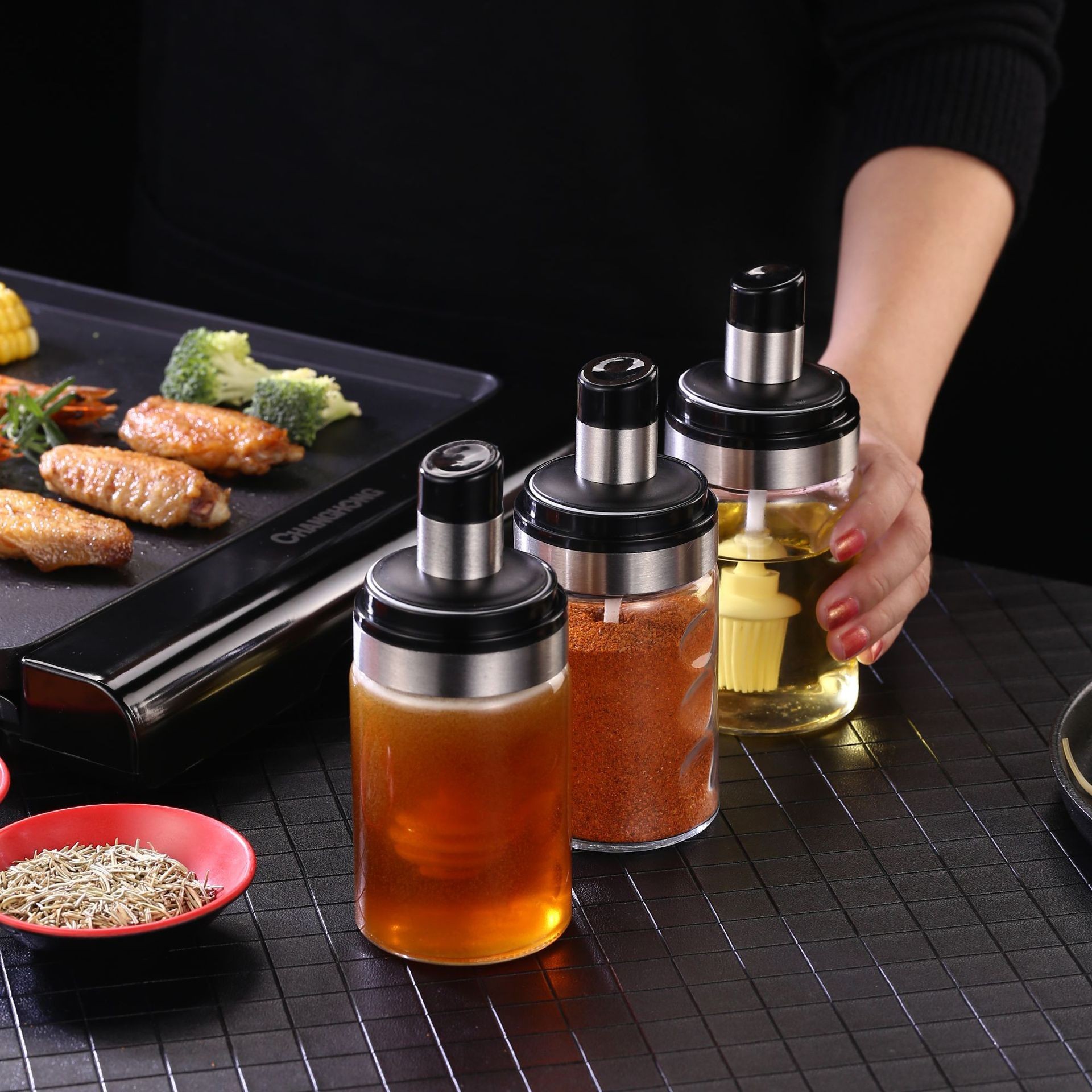 Cuchara cubierta integrada sellada a prueba de humedad botella de condimento tarro de condimento botella de miel cepillo botella de aceite engrasador suministros de cocina