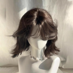 海苔ミ同タイプのかつら女性ショートヘアの短い巻き髪は自然に全部前髪Lolita日常微巻JK全頭カバー式です。