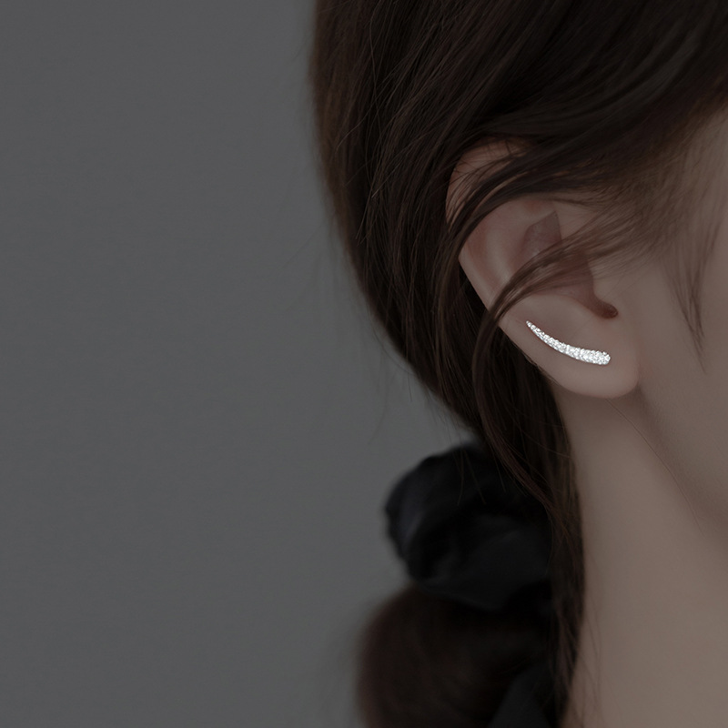 S925 plata de ley en forma de U gancho de oreja geométrico de viento frío orejas de cola de milano simples colmillos trepados orejeras de una palabra joyería M00425