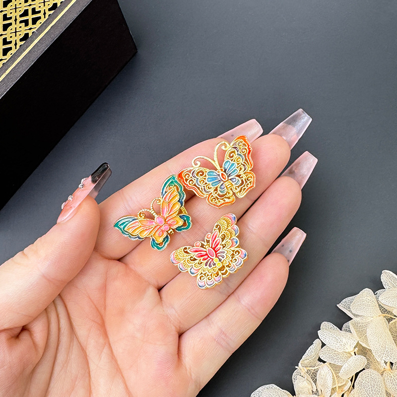 Nuevos productos retro mariposa china hueco joyería DIY accesorios de verano de alta calidad esmalte color Yiwu fuente image 4