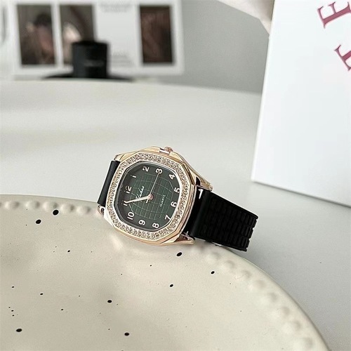 New fashionable women's watch female student style square spherical tape full of diamonds British high-end cross-border watch