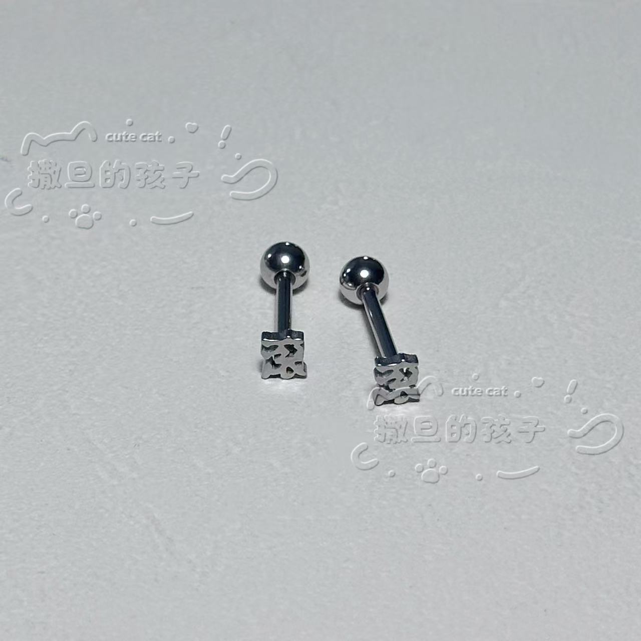 Silver pointed spike labret stud material detail